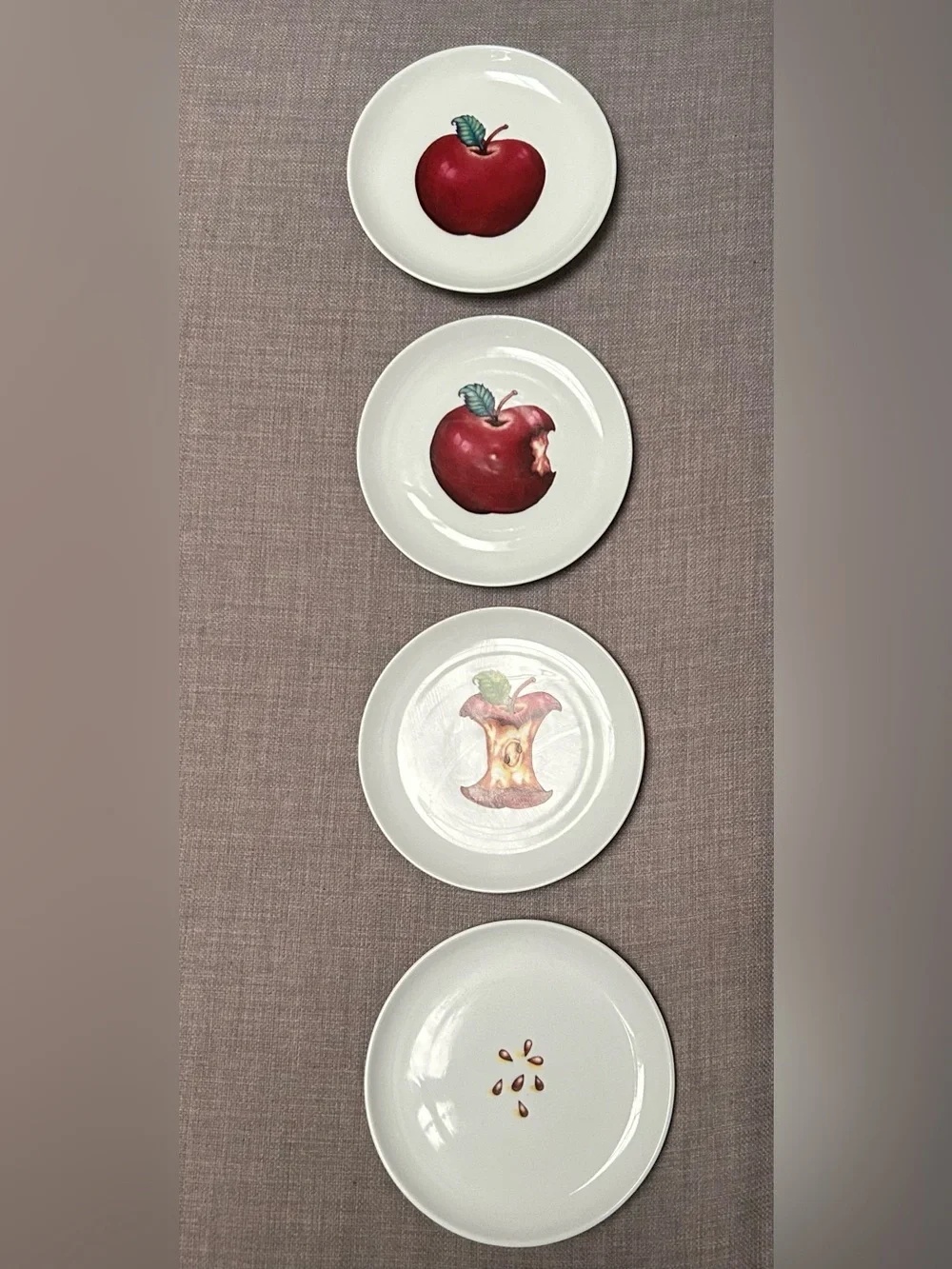 Vtg 1996 4-pcs HOUSE OF LLOYD Disappearing Apple Plate Coll. #0615265